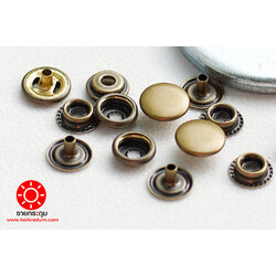 กระดุมแป๊ก 47 ขนาด 12.5 มิลลิเมตร เนื้อทองเหลืองแท้ สีทองเหลืองรมดำ