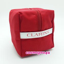 กระเป๋า CLARINS สีแดง ทรงลูกเต๋า มีโลโก้ CLARINS ทั้งสองด้าน เปิดปิดด้วยซิบ ขนาด 3.5x3.5x4 นิ้ว