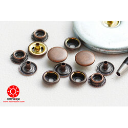 กระดุมแป๊ก47 ขนาด 12.5 มิลลิเมตร เนื้อทองเหลืองแท้ สีทองแดงรมดำ