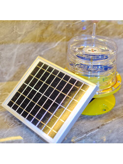 โคมไฟสัณญาณเตือนทางอากาศ LED Aviation Obstruction Light (G&S LIGHT) รุ่น GS-MS/E แบบแผงโซลาเซลล์ติดข้าง อายุการใช้งาน >30 ปี, แบบกระพริบ ทำงานควบคุมโดยสวิทช์แสงแดด โฟโต้เซ็นเซอร์ เปิด/ปิด ต่อเนื่อง >20วัน (12ชม/วัน)