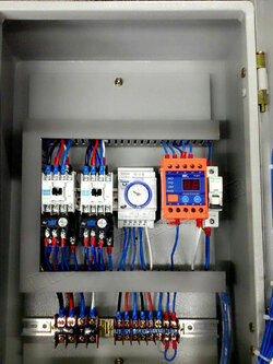 ตู้คอนโทรล ตู้สลับการทำงานสั่งการโดย ทามเมอร์ 24ชม มีคุมเฟสกันไฟตกไฟเกิน (อุปกรณ์ WALL MOUNTING CABINET (KJL), Control Switch (TEND), Time Switch (THE BEN), PHASE PROTECTOR (WIP), MCB (Schneider Electric), MAGNETIC CONTACTOR (MITSUBISHI)