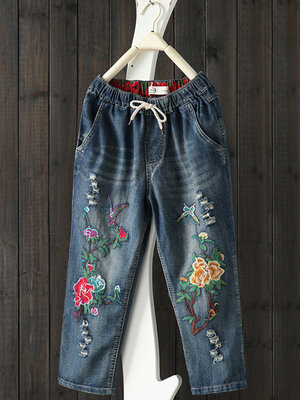 JPNT-008 กางเกงยีนส์ขายาว 5 ส่วน ปักลายดอกกุหลาบ เอวยางยืด เนื้อผ้านิ่มไม่หนา