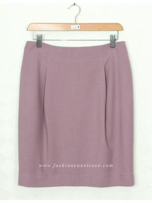 SK-369 กระโปรงทรงสอบ ผ้า Rose Skin สีม่วงกะปิ ด้านหน้ากระโปรงจับจีบทวิช ดีไซน์เรียบหรู