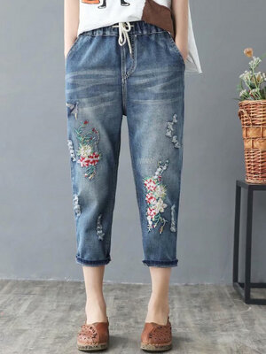 JPNT-007 กางเกงยีนส์ขายาว 5 ส่วน ปักลายดอกไม้เป็นกลุ่ม เอวยางยืด เนื้อผ้านิ่มไม่หนา
