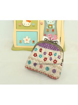 QLT-015 กระเป๋าปิ๊กแป๊กหัวเพขรแบบ 1 ช่อง ใส่เหรียญและธนบัตร ผ้าลายกระดุมและดอกไม้เล็กๆแนววินเทจ