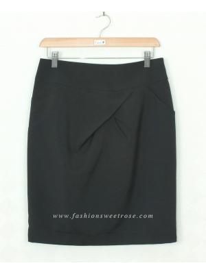 SK-361 กระโปรงแฟชั่น-ทำงาน ทรงสอบ ผ้าไหมอิตาลีสีดำ ด้านหน้ากระโปรงดีไซน์สวยเก๋ มีกระเป๋าข้าง