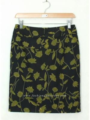 กระโปรงแฟชั่น&ทำงาน กระโปรงทรงสอบผ้าคอตต้อนญี่ปุ่นพิมพ์ลายดอกไม้เขียวพื้นดำ / SK-323