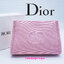 กระเป๋าเครื่องสำอาง Dior สีชมพู โลโก้ CD สีชมพู เปิดปิดด้วยกระดุมแป๊ก กระเป๋าเครื่องสำอางแยกจาก gift set (มีกล่องกระดาษบางยับบ้าง)