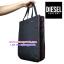 กระเป๋าดีเซล DIESEL ผ้ายีนส์สีดำด้านข้างเป็นหนังตาข่ายสีดำตัดภายในแดงเข้ม ทรง shopping สะพายไหล่ได้หิ้วได้ คุณภาพเกินราคา ขนาด16.5x12x4นิ้ว