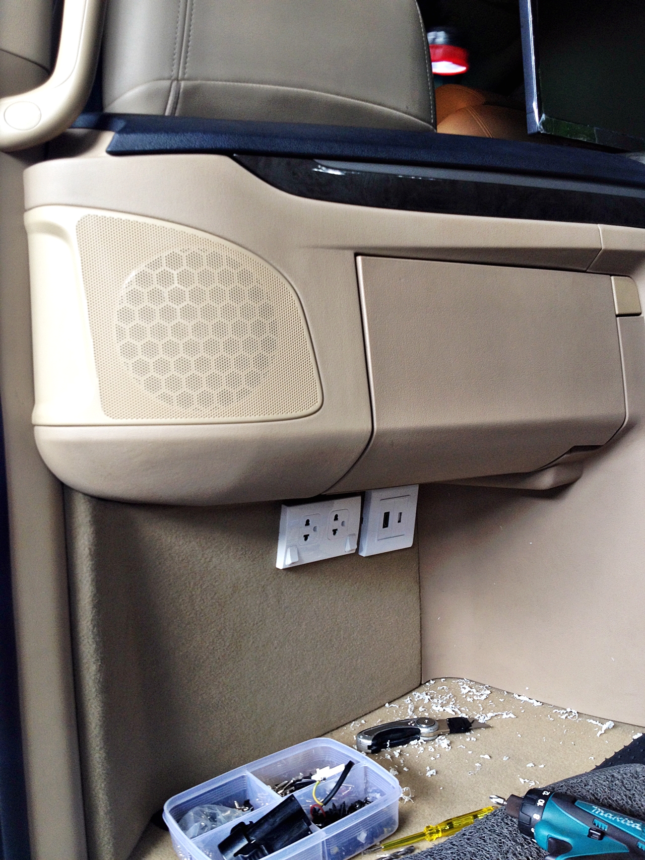 HYUNDAI H-1 STAREX [ ประตูไฟฟ้า 2 ข้าง ( ซ้าย ขวา ) + เบาะvipไฟฟ้า ทรง starex + เปลี่ยนทีวี 22" คอนโซลสูง ] { 4กฮ5348 }