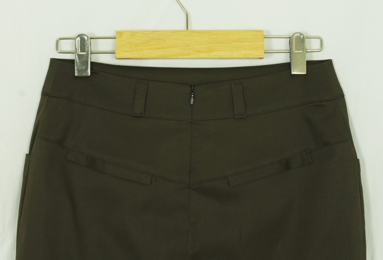 SK-140 กระโปรงแฟชั่น&ทำงาน ทรงสอบ ผ้าญี่ปุ่นสีเทาเข้ม-อมเขียว ตกแต่งด้วยกระดุม 4 เม็ด