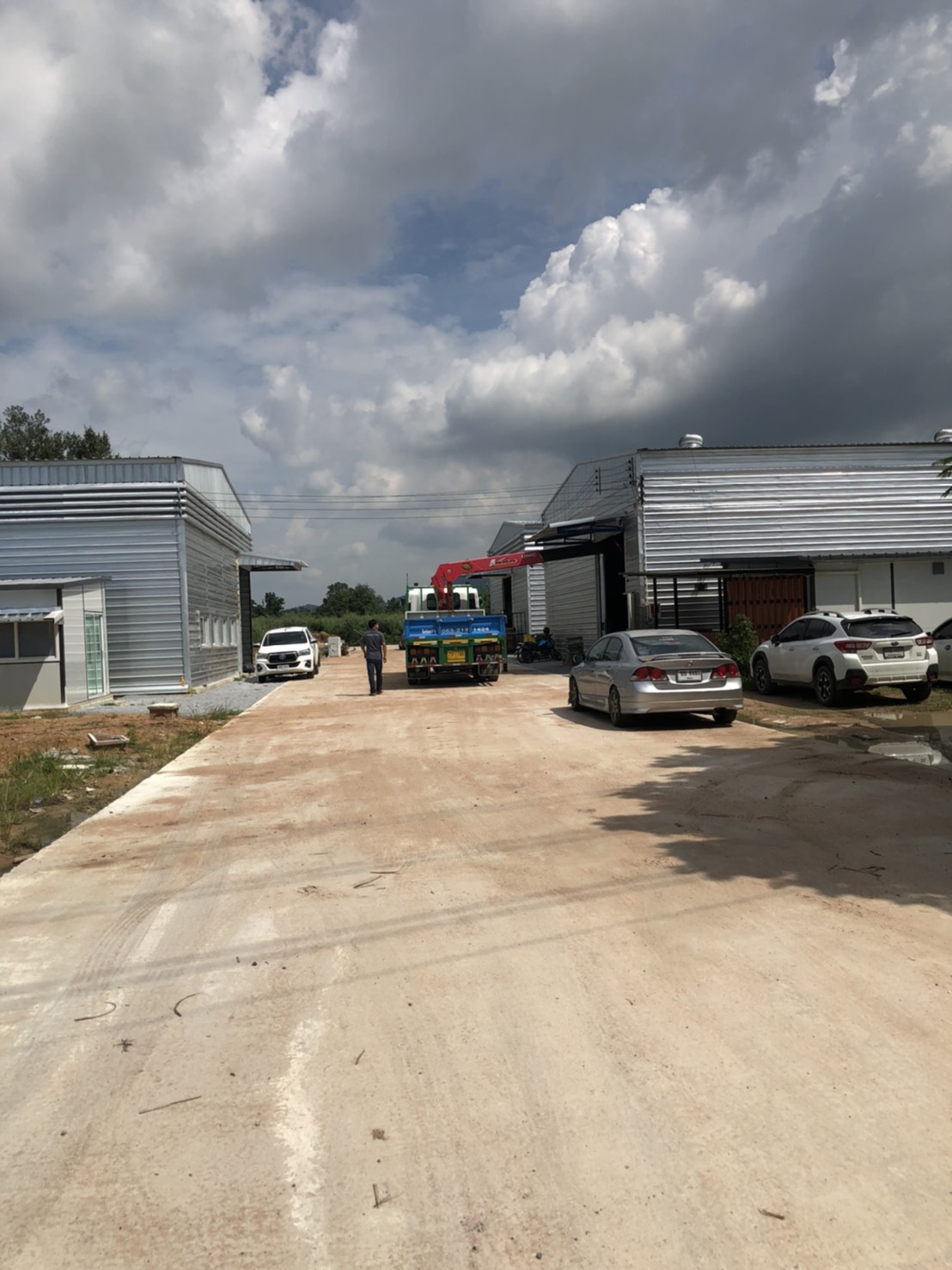 โกดังให้เช่า ติดนิคมปิ่นทอง2และ3ชลบุรี