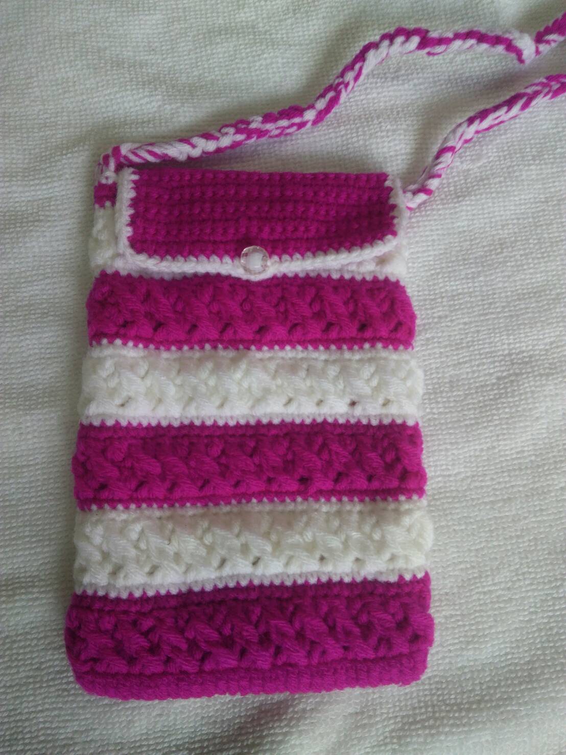 กระเป๋าถักแฮนด์เมด ขนาด 9x13 ซม. มีสายสะพายข้าง 1 ใบ