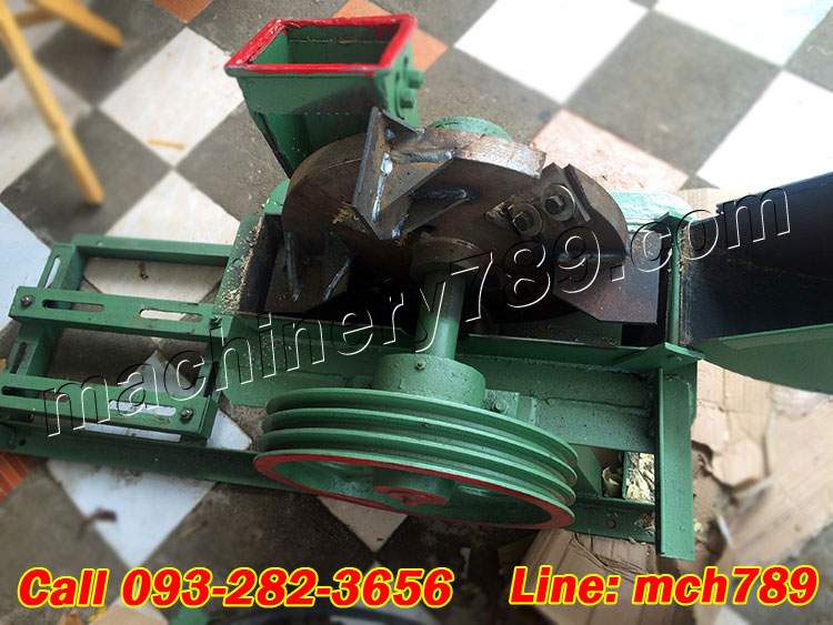 เครื่องรีดไม้ขนาดเล็ก รุ่น RAZOR 1 ระบบ4ใบมีด กำลังผลิต0.4-0.6ตัน/ชม. เครื่องไสไม้ เครื่องทำขี้กบ เครื่องผลิตขี้กบ เครื่องกลึงไม้ Disc-Type Wood Shaving Machine