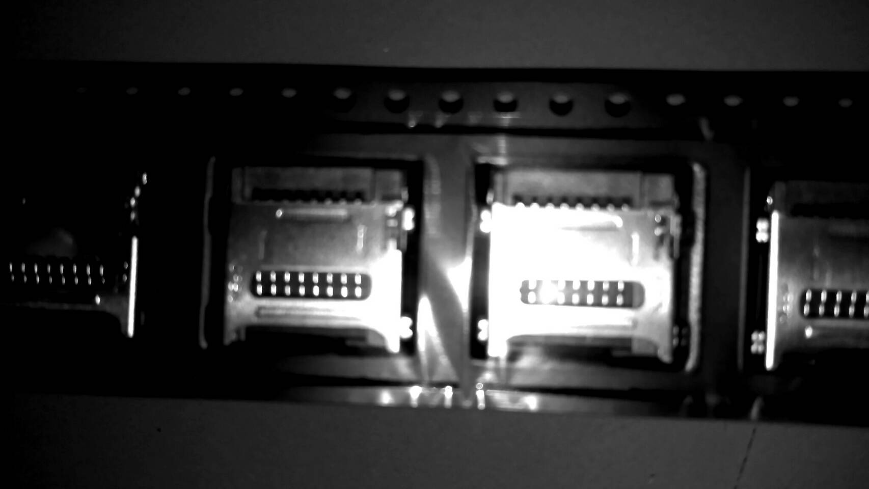 693072010801 : Micro SD Hinge,SMT with Card Stop/d