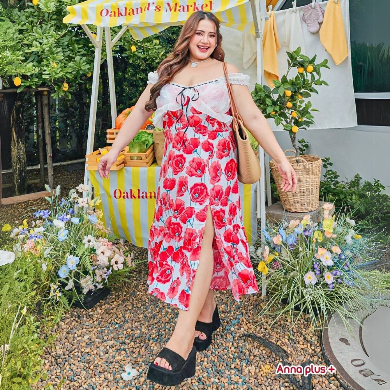 A222 เดรสสาวอวบ ลายดอก สม็อคหลัง ขาว ดำ อก 42-52 นิ้ว