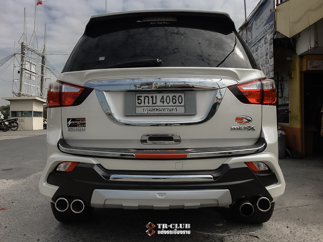 ชุดแต่งสเกิร์ตรอบคัน LUXURY 4x4 MU-X 2012-2016