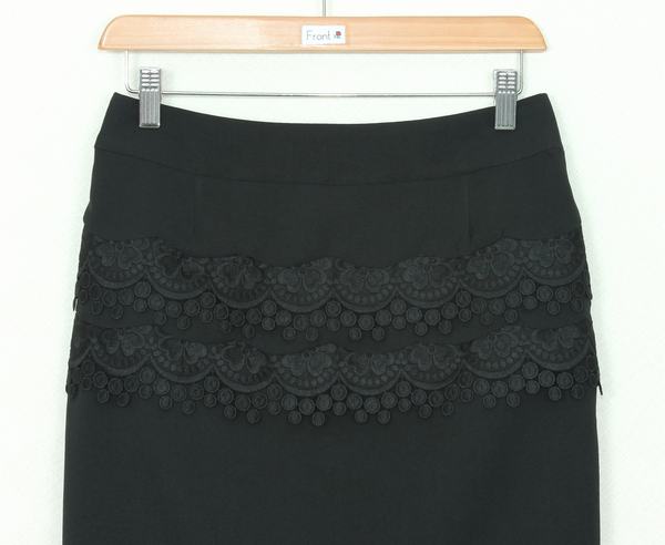 SK-348 กระโปรงแฟชั่น&ทำงาน ทรงสอบ ผ้าสลาฟญี่ปุ่นสีดำ ตัดต่อ 2 ชั้นด้วยผ้าลูกไม้สีดำ