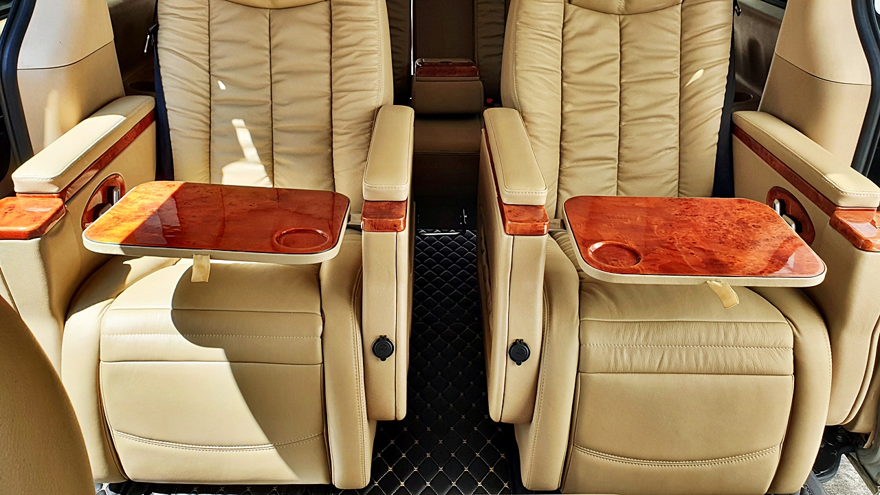 HYUNDAI H-1 DELUXE ท่านแม่ทัพภาค พิษณุโลก [เบาะVIP,เบาะท้ายหนัง,เคาเตอร์เตี้ย,พรม]-ฮล8651