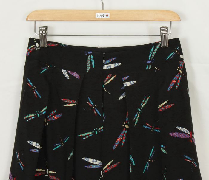 SK-222 กระโปรงแฟชั่น&ทำงาน ผ้าหางกระรอกพิมพ์ลายแมลงปอพื้นดำ มีโบว์ซ้อนกัน 2 ชั้น