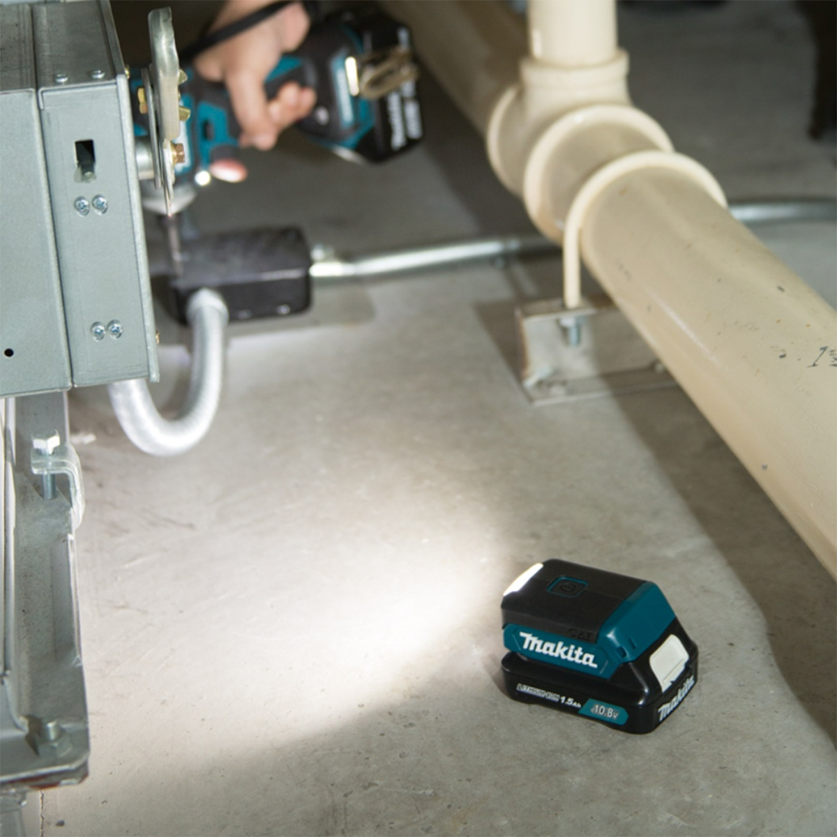 MAKITA ML103 ไฟฉาย LED. ขนาดพกพา 12V. MAX (ตัวเครื่องเปล่ายังไม่รวมแบตและแท่นชาร์จ)