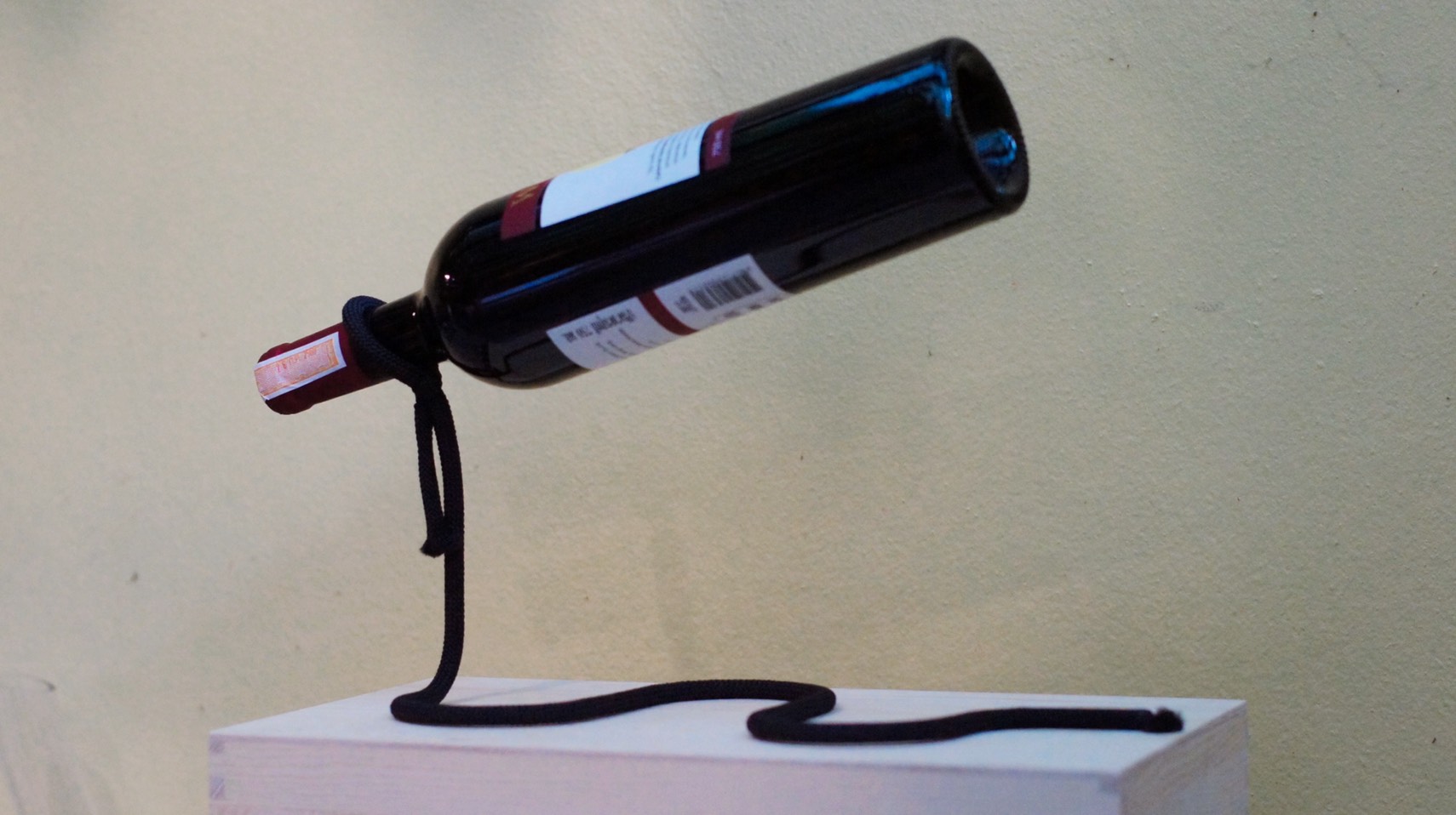 เชือกเสียบไวน์โชว์ สีดำ เชือกแขวนไวน์ ของขวัญตกแต่ง Knight Black Horse Winery