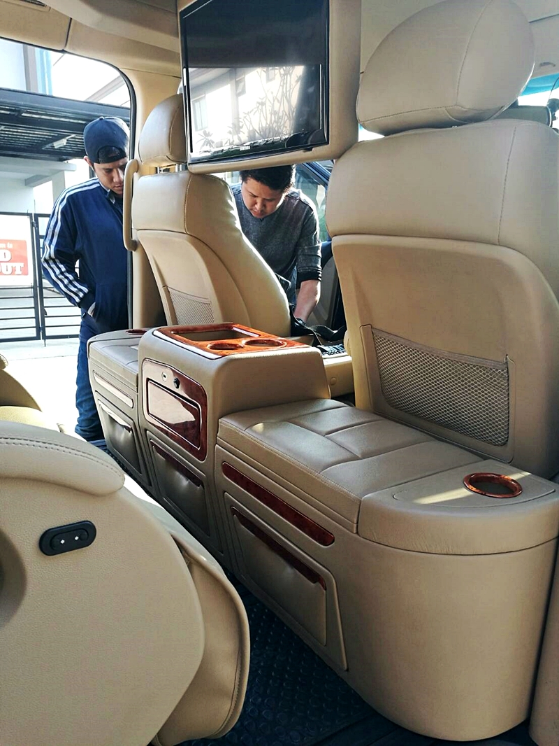 HYUNDAI H-1 DELUXE [ คอนโซลเพดาน + ประตูไฟฟ้า + เบาะ + ชุดแต่ง + ช่วงล่าง ] - ฮพ7222