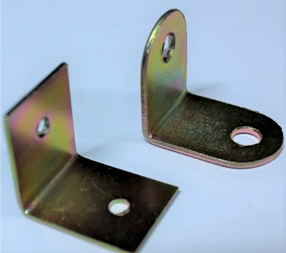ฉากยึดเฟอร์นิเจอร์เข้ามุม 1”x2cm ราคาต่อมัด มัดละ 100 อัน