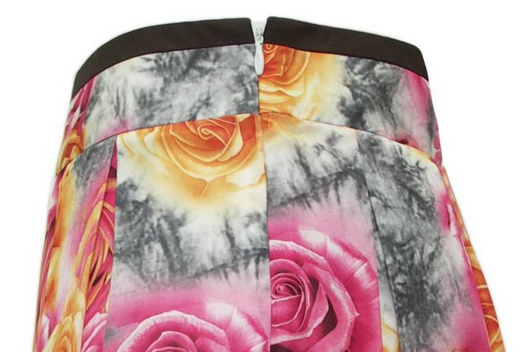 SK-090 กระโปรงแฟชั่น&ทำงาน ทรงบาน ผ้าพิมพ์ลายดอกกุหลาบสีชมพูเหลือง