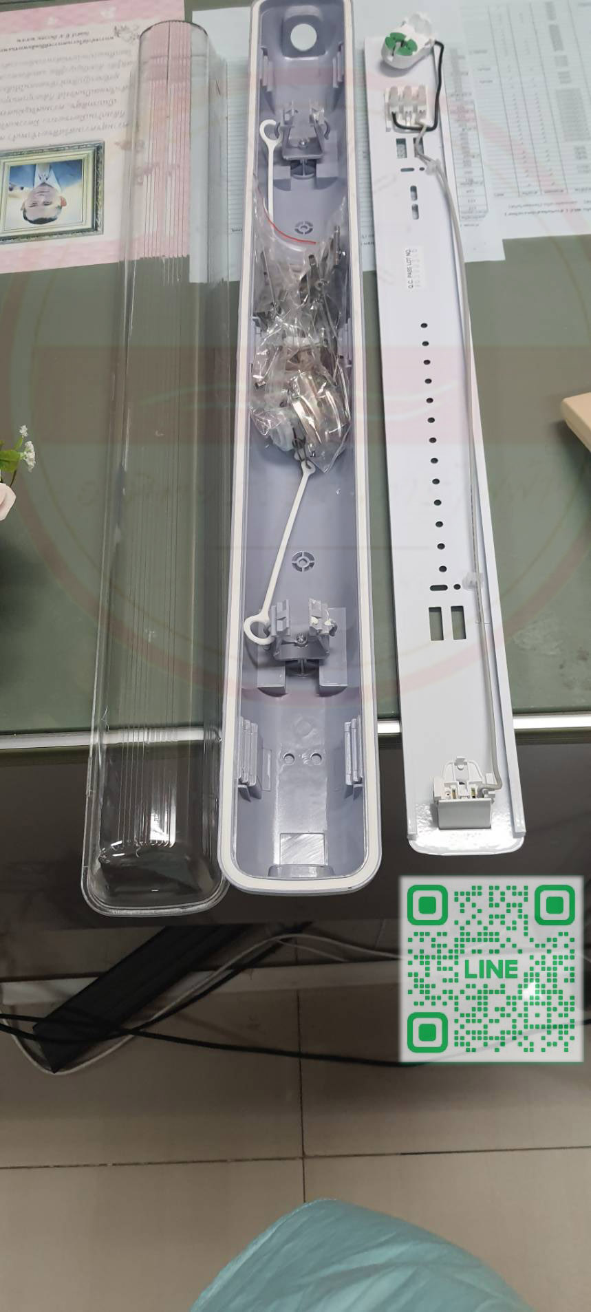 โคมกันน้ำกันฝุ่น ยาว120ซม LED. T8 ฝาครอบลายเส้น จำนวน 1 โคม