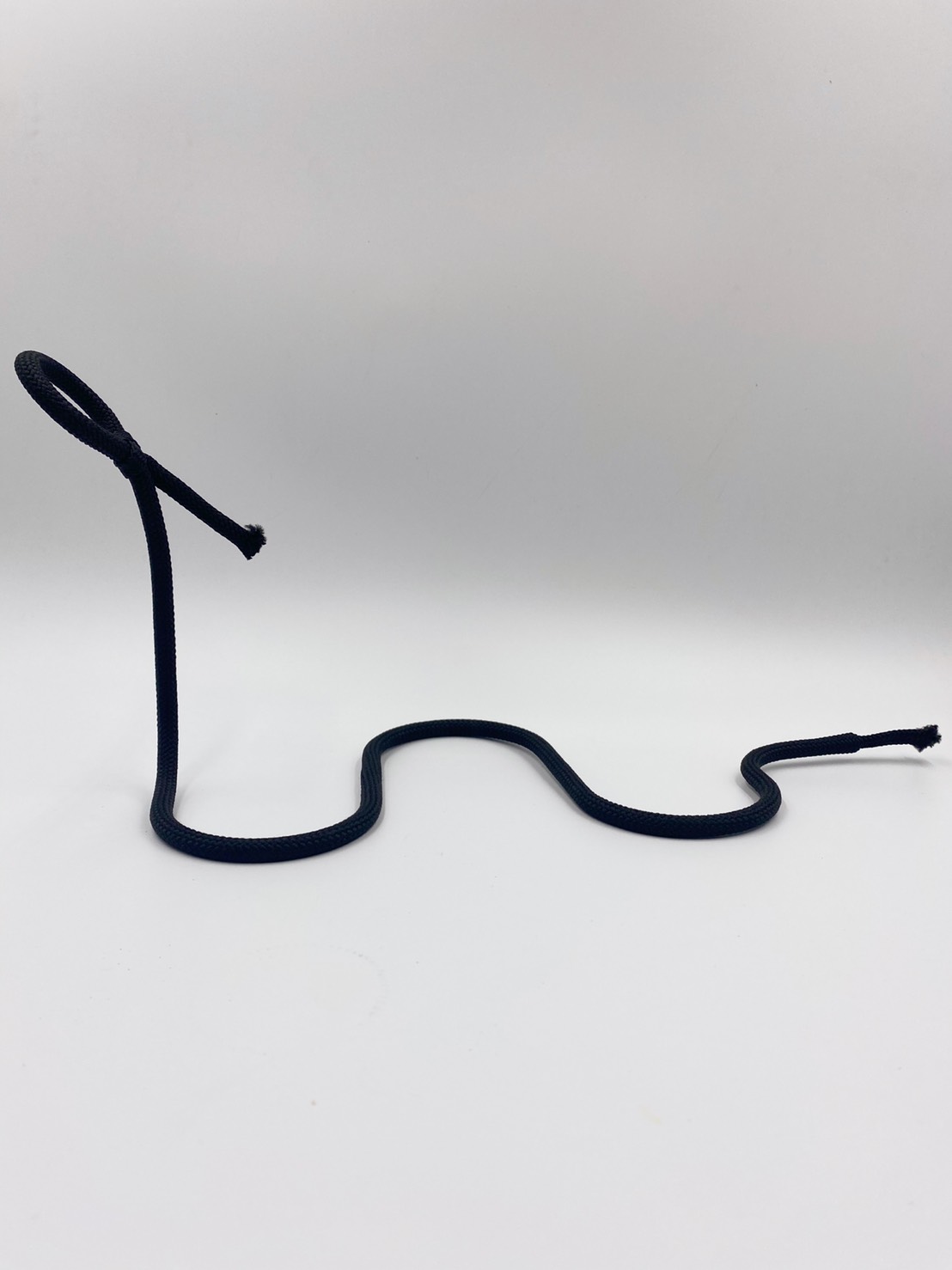 เชือกเสียบไวน์โชว์ สีดำ เชือกแขวนไวน์ ของขวัญตกแต่ง Knight Black Horse Winery