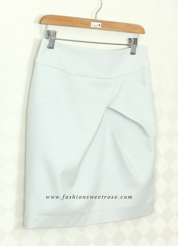 SK-360 กระโปรงแฟชั่น&ทำงาน ทรงสอบ ผ้าสแปนเด็กซ์ญี่ปุ่นสีขาวควันบุหรี่ ด้านหน้ากระโปรงดีไซน์สวยเก๋