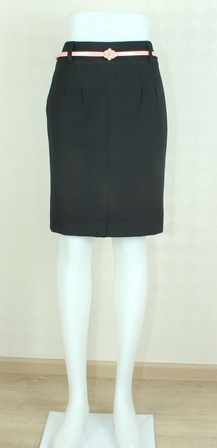 SK-267 กระโปรงแฟชั่น&ทำงาน ทรงสอบแบบผ่าหน้า ผ้า FENDI สีดำ ด้านหน้ากระโปรงจับจีบทวิส