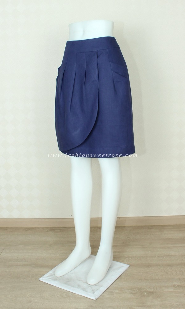 SK-363 กระโปรงทรงสอบ ผ้าลินินสีน้ำเงินคราม ด้านหน้ากระโปรงจับจีบทวิช