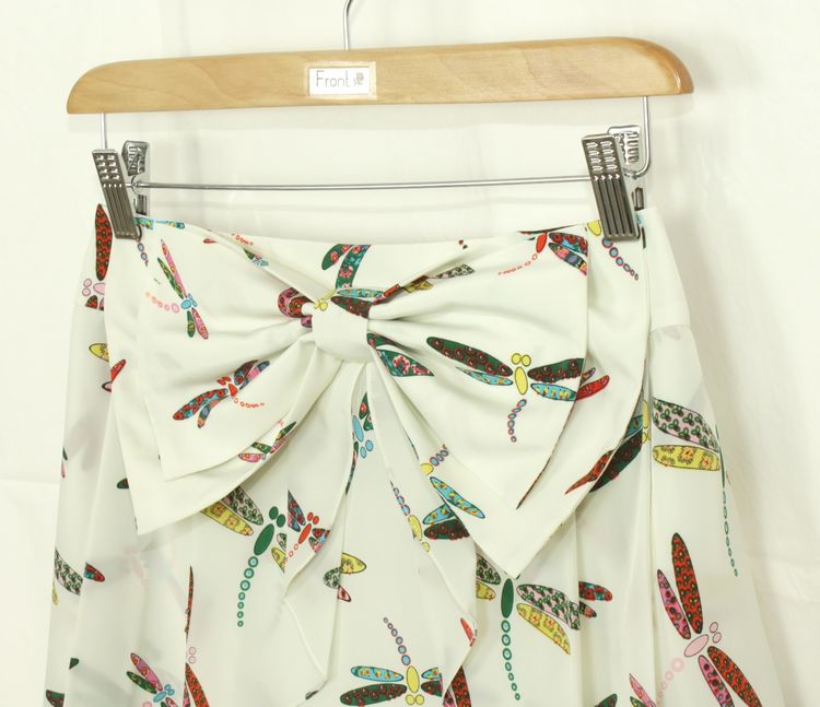 SK-164 กระโปรงแฟชั่น&ทำงาน ผ้าหางกระรอกพิมพ์ลายแมลงปอพื้นขาว มีโบว์ซ้อนกัน 2 ชั้น