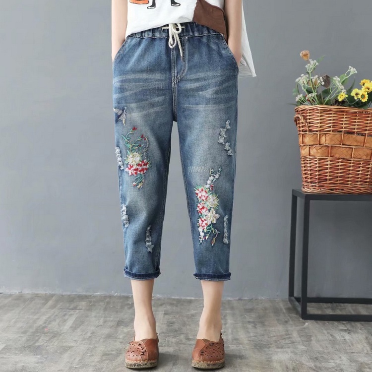 JPNT-007 กางเกงยีนส์ขายาว 5 ส่วน ปักลายดอกไม้เป็นกลุ่ม เอวยางยืด เนื้อผ้านิ่มไม่หนา