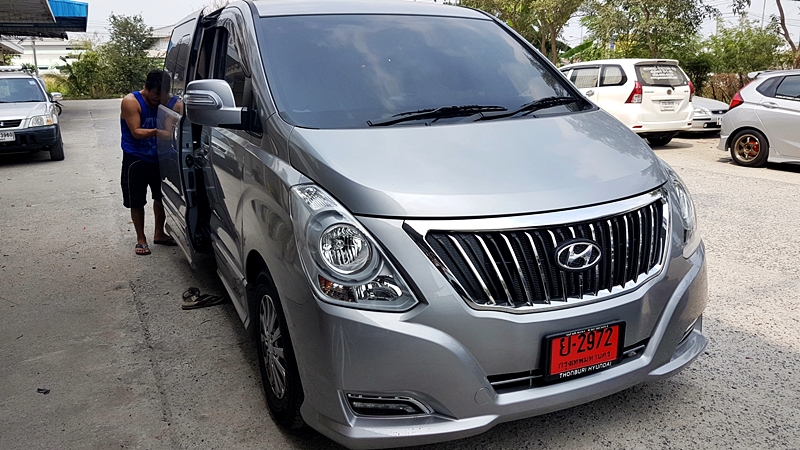 HYUNDAI H-1 ELITE 2016 [ ประตูท้ายไฟฟ้า 2 ข้าง + เบาะ + คอนโซลเตี้ย + ชุดเครื่องเสียง 8850 + จอ 18 นิ้ว ] {ย2972}