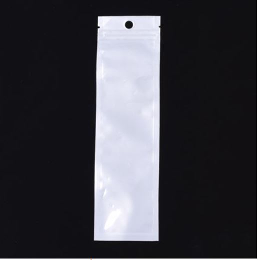 ถุงซิปล็อค หน้าใสหลังขาว ด้านบนมีรูสำหรับแขวน ขนาด 6x21cm แพ็ค 10 ใบ