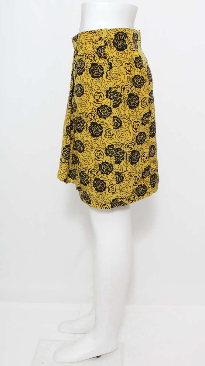SK-104 กระโปรงแฟชั่น&ทำงาน ทรงสอบ ผ้าไหมอิตาลีพิมพ์ลายกุหลาบ พื้นสีเหลืองมาสตาส
