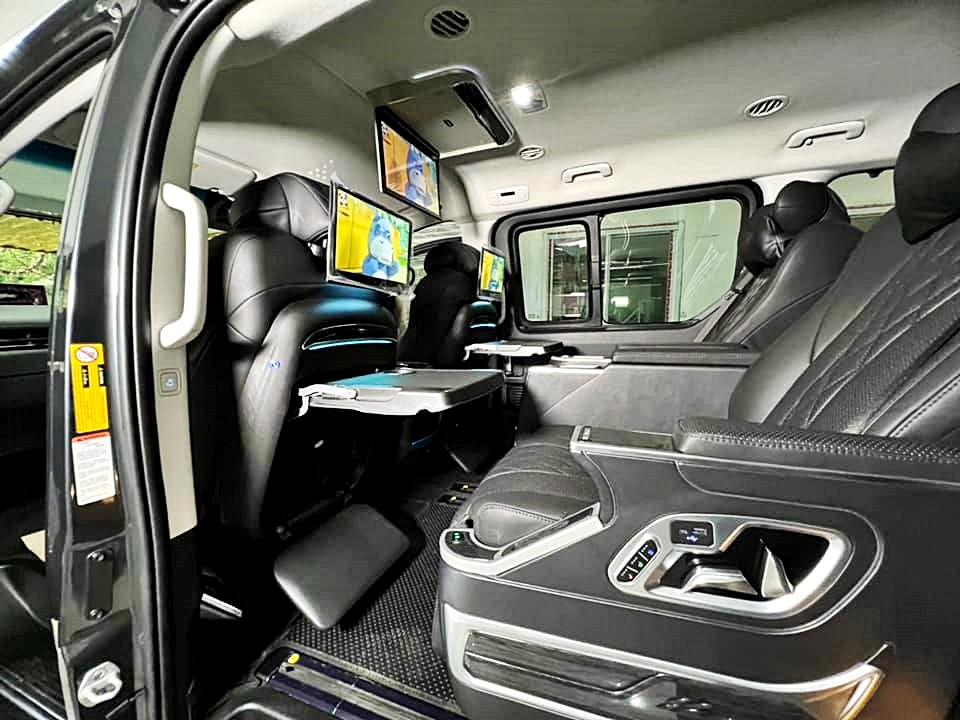 Hyundai Staria 2022 ติดเบาะ vip บันไดไฟฟ้า เบาะคนขับไฟฟ้า คอนโซลวางแขนมีตู้เย็น