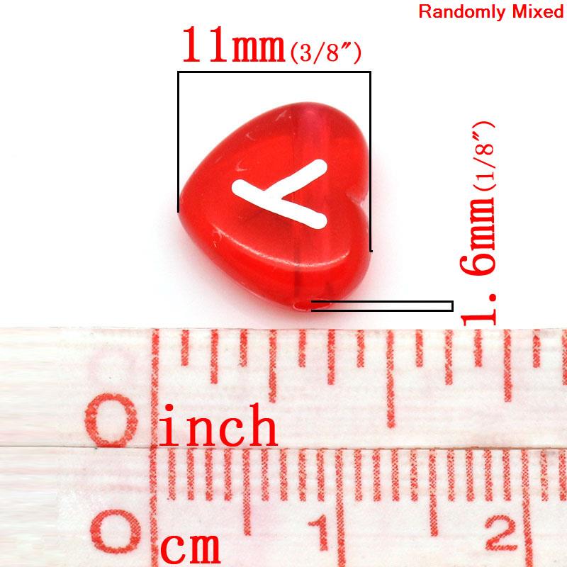 ลูกปัดอะครีลิคใสรูปหัวใจสลักตัวอักษรภาษาอังกฤษ 11x10 มม. คละสี