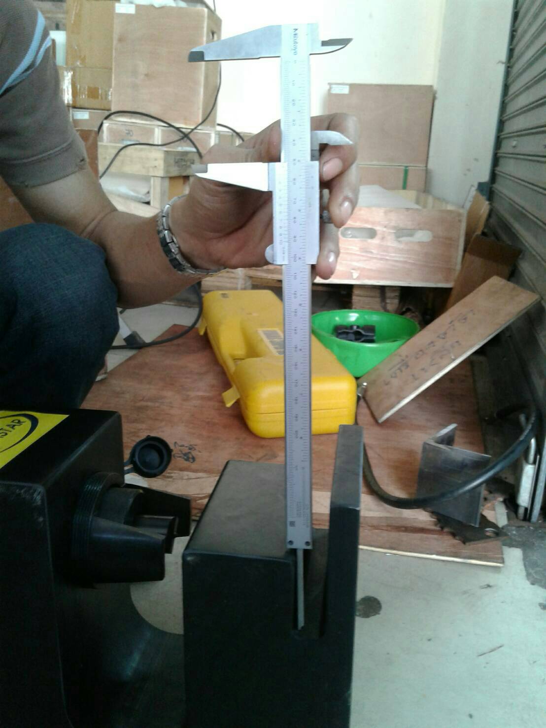 เครื่องเจาะรูไฮดรอลิค รุ่น HHM-80A