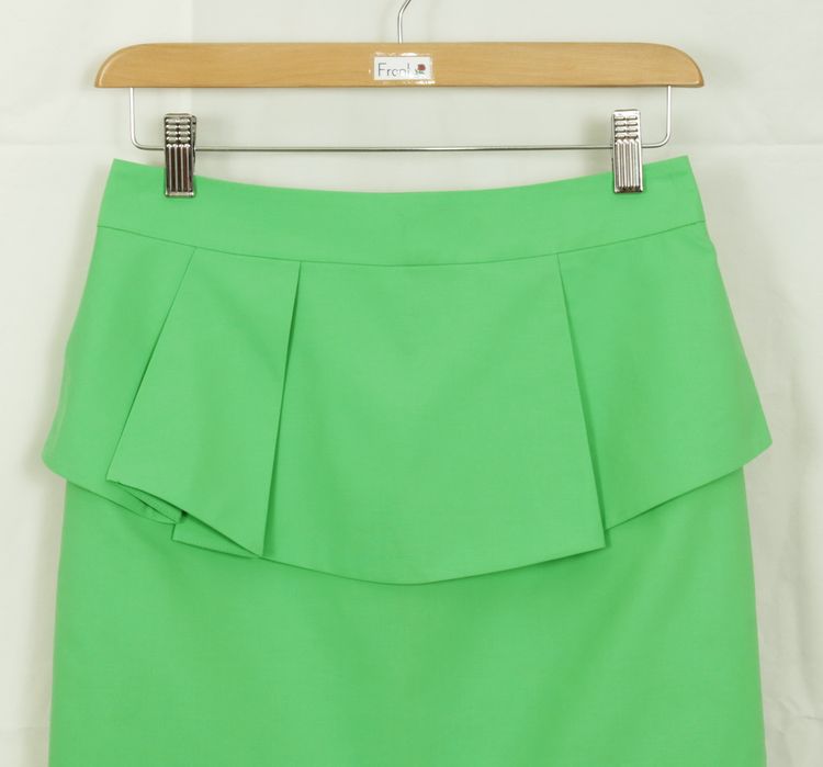 SK-069 กระโปรงทรงสอบ ผ้าคอตต้อนญี่ปุ่นสีเขียวมะนาว ด้านหน้ากระโปรงจับจีบระบาย