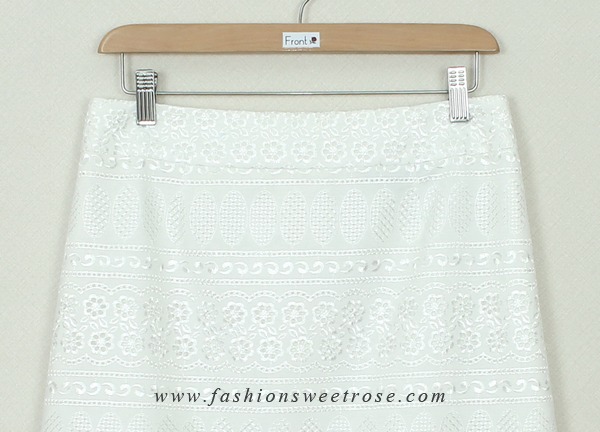 SK-331 กระโปรงทรงเอ ผ้าลูกไม้สีขาว ชายกระโปรงเป็นเชิงลูกไม้