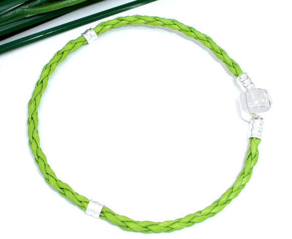 เชือกข้อมือหนังถักสีเขียว พร้อมข้อต่อ ความยาว 18 ซม. 1 เส้น