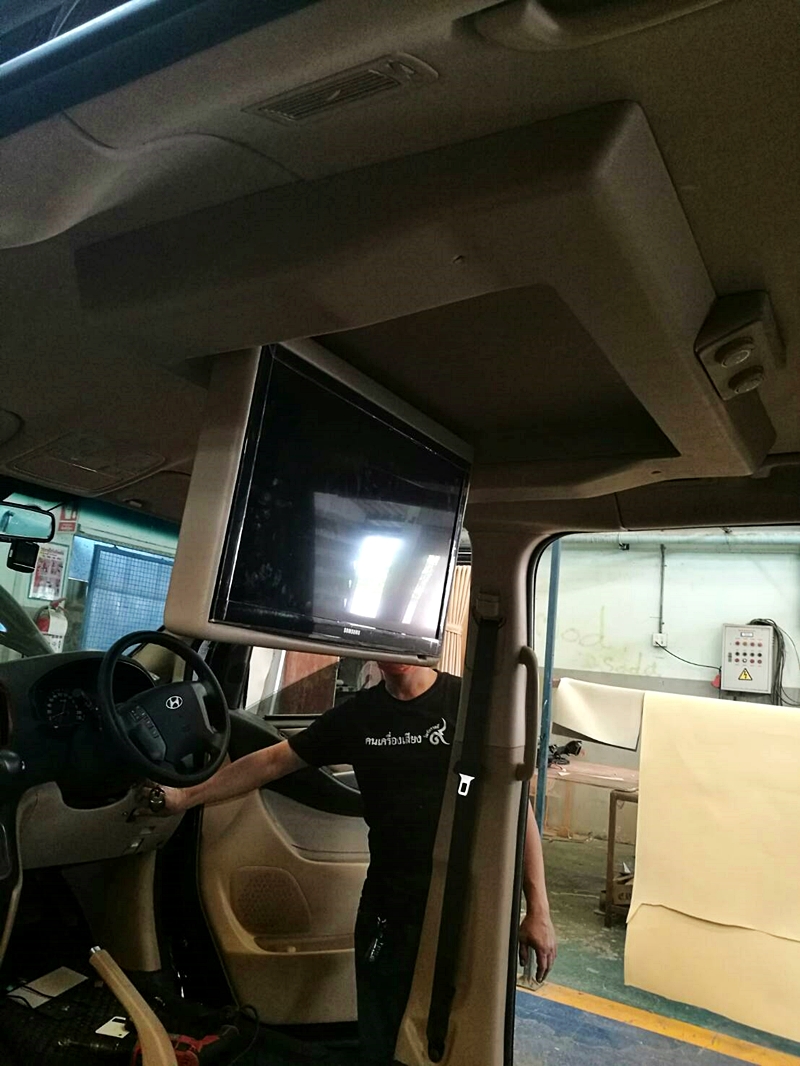 HYUNDAI H-1 DELUXE [ คอนโซลเพดาน + ประตูไฟฟ้า + เบาะ + ชุดแต่ง + ช่วงล่าง ] - ฮพ7222