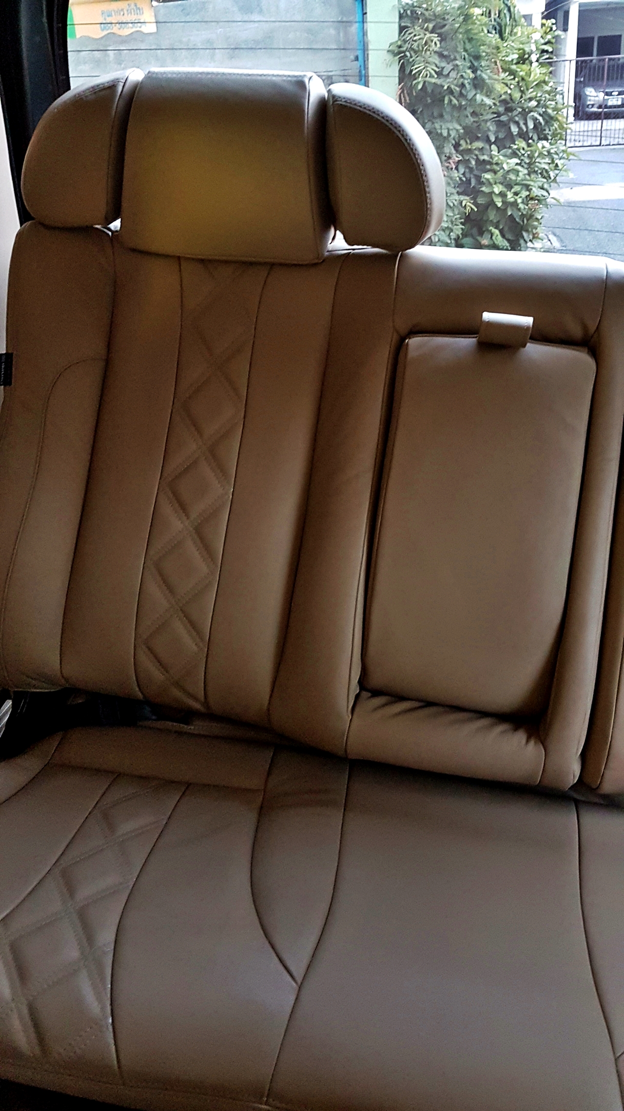 HYUNDAI H-1 ELITE 2017 [ จอหน้า pioneer 8850 + เครื่องเสียงชุดใหญ่ + ประตูไฟฟ้า 1 ข้าง + เบาะ vip + ท้าย 60:40 + คอนโซลเตี้ย ] {ฮล2626 , ก5212 }