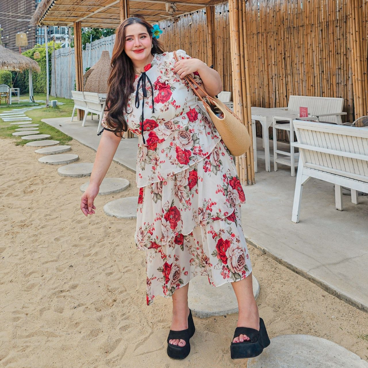 A218 แม็กซี่เดรส สาวอวบ งานกระโปรงซ้อนชั้น ลายดอกกุหลาบ ออฟไวท์ ดำ ฟ้า อกได้ถึง40-50นิ้ว หน้าผ้า52นิ้ว