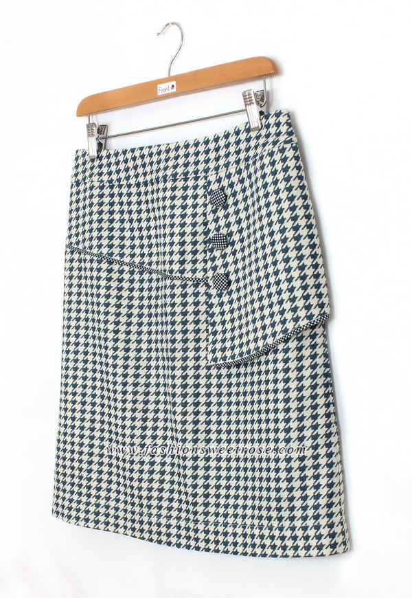 SK-411 กระโปรงทรงเอ ผ้าคอตต้อนญี่ปุ่นพิมพ์ลายชิโนริ แต่งกุ้นระบายด้วยผ้าลายสก๊อต