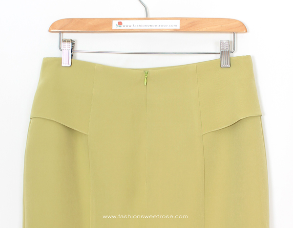กระโปรงทรงสอบ แต่งระบายด้านหน้า ผ้า Double Twist สีเขียว / SK-482